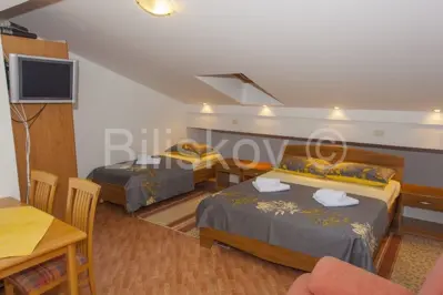 Apartmentgebäude 908 m², Drvenik, 80 m vom Meer und vom Strand entfernt - 8