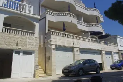 Apartmentgebäude 908 m², Drvenik, 80 m vom Meer und vom Strand entfernt - 1