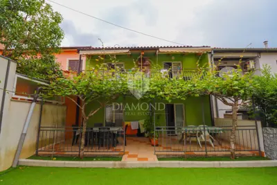 House with 3 apartments near the city center and beaches