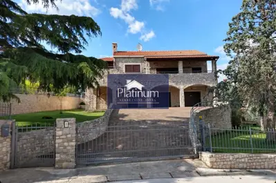 Haus 200 m², Pula, Nova Veruda - freistehendes Steinhaus