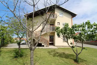 House 145 m², Marinići - quiet street and yard 498 m²