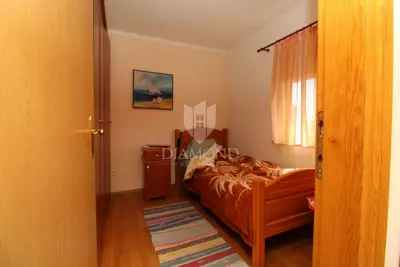 House 145 m², Marinići - quiet street and yard 498 m² - 12