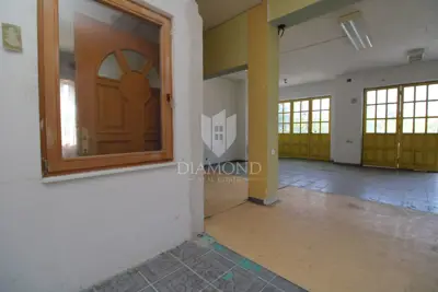 House 145 m², Marinići - quiet street and yard 498 m² - 4