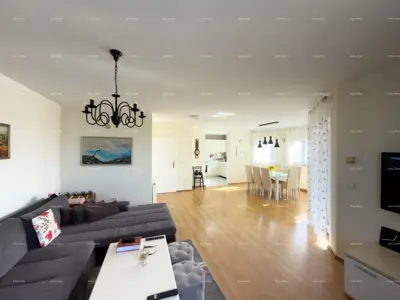 Kuća sa dva stana u okolici Pule - 9