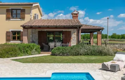 Poreč, okolica – rustikalna vila s bazenom u prirodi