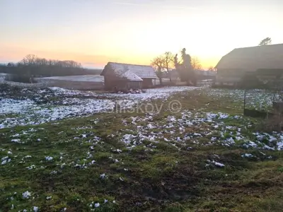 Pisarovina, imanje sa gospodarskim zgradama