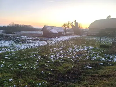 Pisarovina, imanje sa gospodarskim zgradama