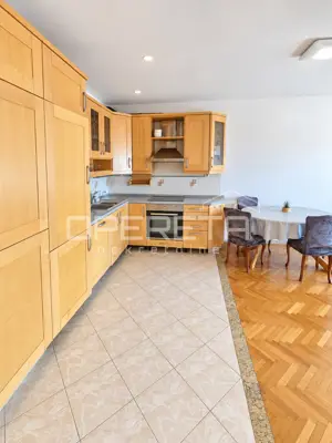 SPLIT, PAZDIGRAD – PROSTRANI TROSOBNI STAN 89 m² S GARAŽOM I POGLEDOM NA MORE - 2