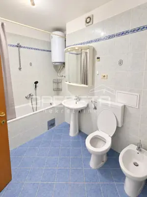 SPLIT, PAZDIGRAD – PROSTRANI TROSOBNI STAN 89 m² S GARAŽOM I POGLEDOM NA MORE - 19
