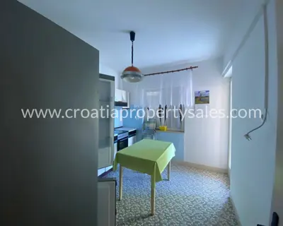 Kuća, Brač, 220 m², 690 000 € - 3
