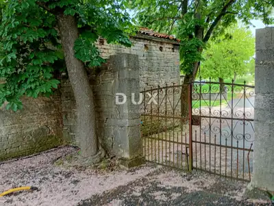 Kamena kuća 58 m², Beram - za adaptaciju i dvorište - 2