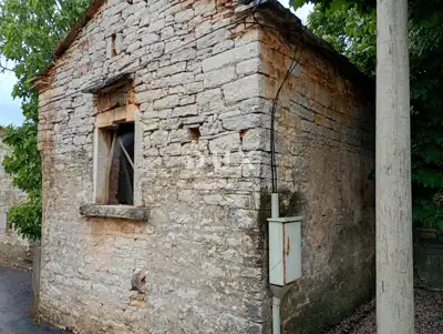 Kamena kuća 58 m², Beram - za adaptaciju i dvorište - 8