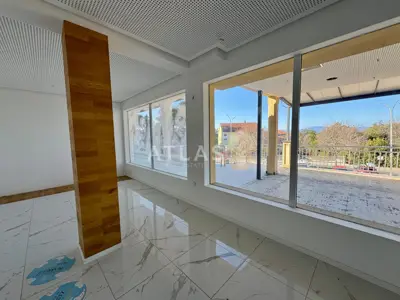 Poslovni prostor 244 m², Malinska - centar i pogled na more