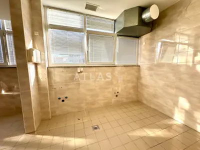 Poslovni prostor 244 m², Malinska - centar i pogled na more - 5
