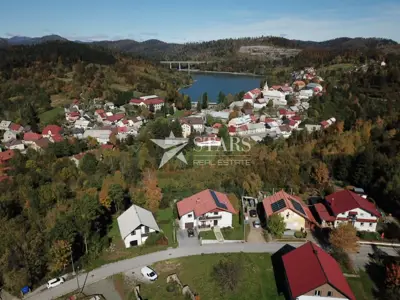 Građevinsko zemljište 4.637 m², Fužine - pogled na jezero Bajer