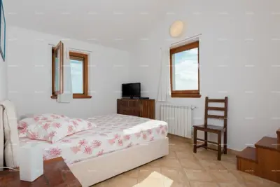 Villa 240 m², Ripenda Kras - pool and two apartments - 11