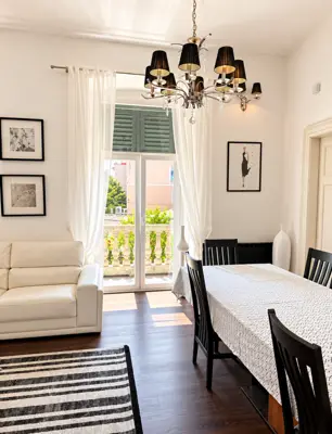 Pula - spacious apartment in an Austro-Hungarian building - 5 bedrooms, 2 ba - 9