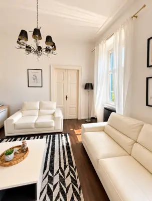 Pula - spacious apartment in an Austro-Hungarian building - 5 bedrooms, 2 ba - 7