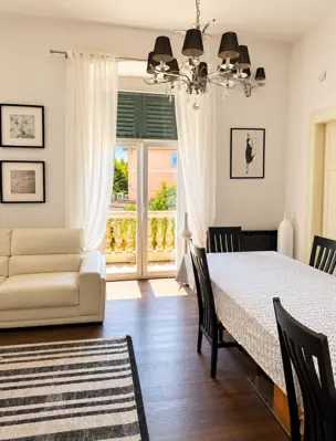 Pula - spacious apartment in an Austro-Hungarian building - 5 bedrooms, 2 ba - 12