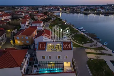 Villa 320 m², Nin, erste Reihe zum Meer - 13