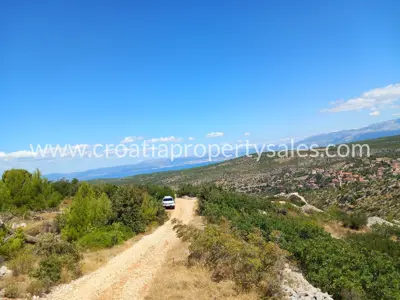 Poljoprivredno zemljište 31.602 m², Otok Brač, pogled na more