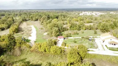 Građevinsko zemljište 701 m², Juršići - mirno okruženje