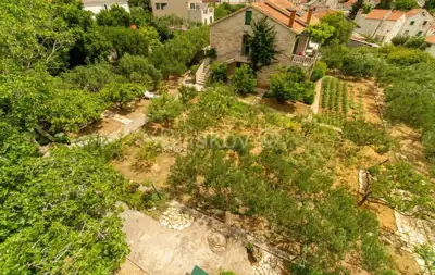 Brač prodaja kuća, parcela 1983 m² 4 apartmana i 4soban stan - 5