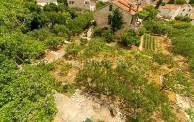 Stone house 186 m², Bol on Brač, large plot and building potential - 5