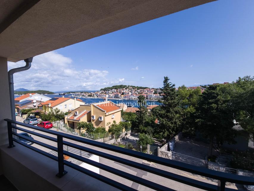 Prostran trosobni stan s pogledom na more, Mali Lošinj