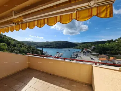 Apartman sa otvorenim pogledom na uvalu i more. - 2
