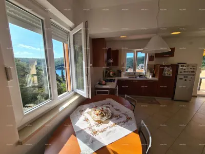 Apartman sa otvorenim pogledom na uvalu i more. - 14