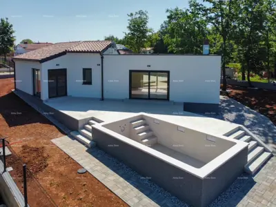 KOŽLJANI – Modernes Haus mit Pool. In Waldnähe, 15 Min. zum Meer