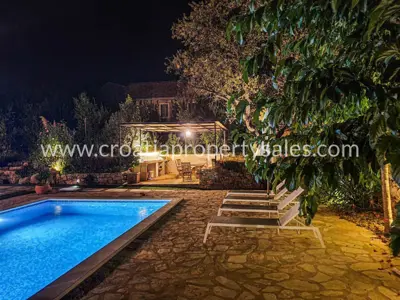 Kamena kuća 240 m², otok Hvar, mirno selo i bazen - 4