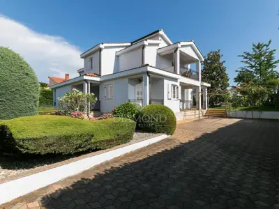 Kuća 290 m², Poreč - bazen i velika okućnica
