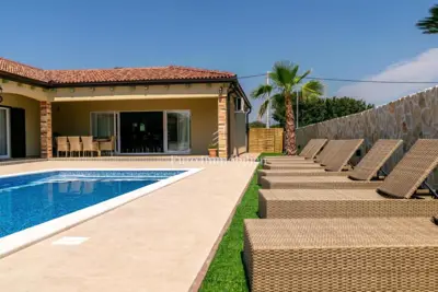 House 250 m², Briševo - pool and covered kitchen - 6