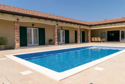 House 250 m², Briševo - pool and covered kitchen - 7