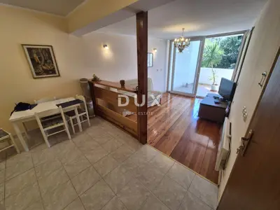 Stan 79,8 m², Vodice centar - 100 m od plaže - 2