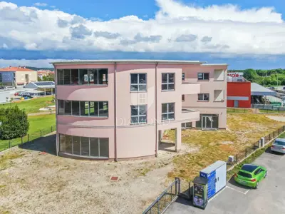 Geschäftsgebäude 1.261 m², Rovinj - 30 Parkplätze - 7