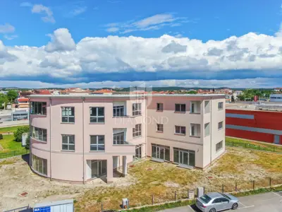 Geschäftsgebäude 1.261 m², Rovinj - 30 Parkplätze - 5