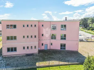 Geschäftsgebäude 1.261 m², Rovinj - 30 Parkplätze - 12