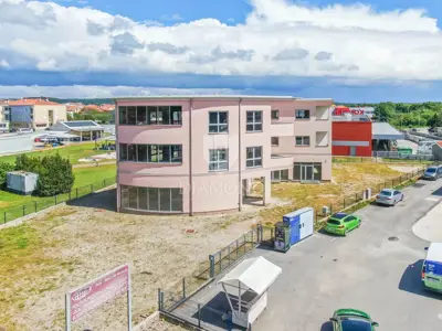 Geschäftsgebäude 1.261 m², Rovinj - 30 Parkplätze - 13