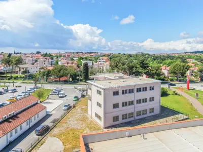 Geschäftsgebäude 1.261 m², Rovinj - 30 Parkplätze - 2