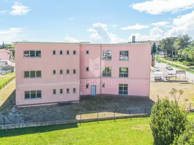 Geschäftsgebäude 1.261 m², Rovinj - 30 Parkplätze - 8