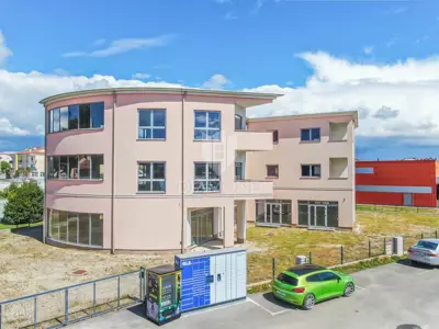 Geschäftsgebäude 1.261 m², Rovinj - 30 Parkplätze - 9