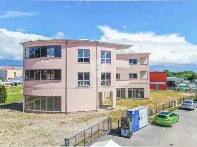 Geschäftsgebäude 1.261 m², Rovinj - 30 Parkplätze - 17