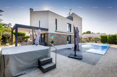FAŽANA - Freistehende Villa der Premiumklasse mit Swimmingpool und Aufzug / 100 m von der Olivenallee entfernt.