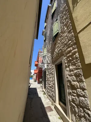 Kamena kuća u Vodicama, centar - poslovni prostor i terasa - 2