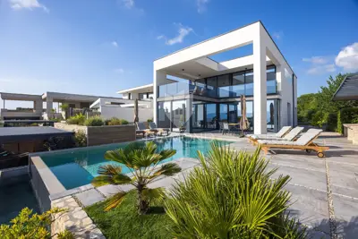 Insel Krk, moderne Villa mit Meerblick