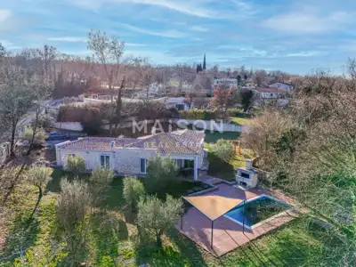 Kuća 4260 m², Kršan - prizemnica s bazenom i privatnošću