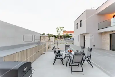 Vila 230 m², Mandre - bazen i jacuzzi - 2